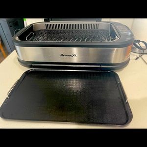 XL smokeless indoor or balcony grill, like new, has grill and griddle plates.
